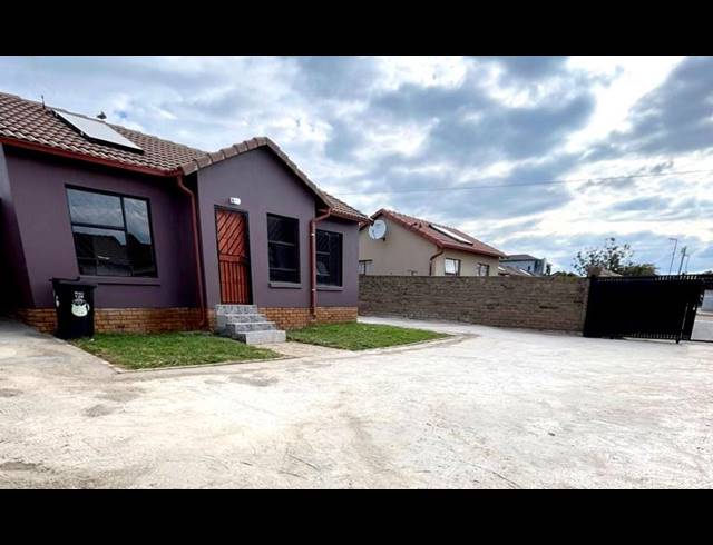 3 BEDROOM HOUSE FOR SALE IN BLOUBOSRAND